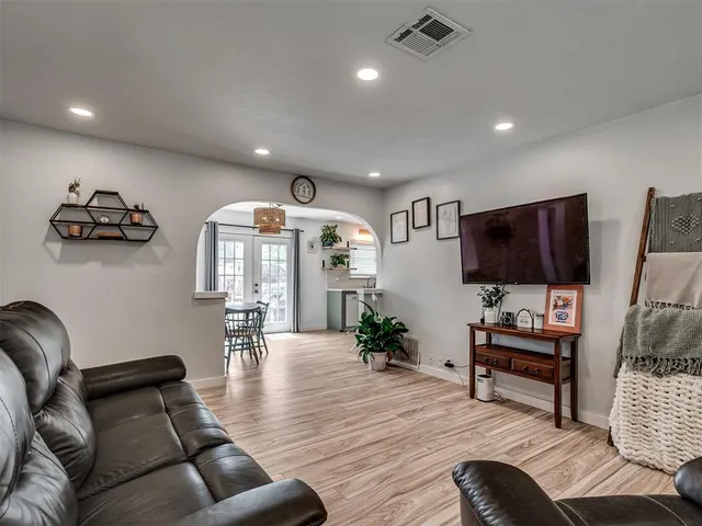 Photo 5 — 3216 E Noble Drive, Edmond, OK 73034
