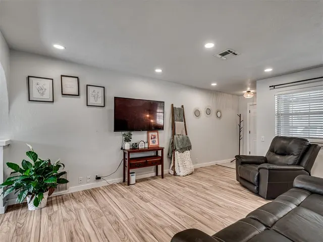 Photo 7 — 3216 E Noble Drive, Edmond, OK 73034