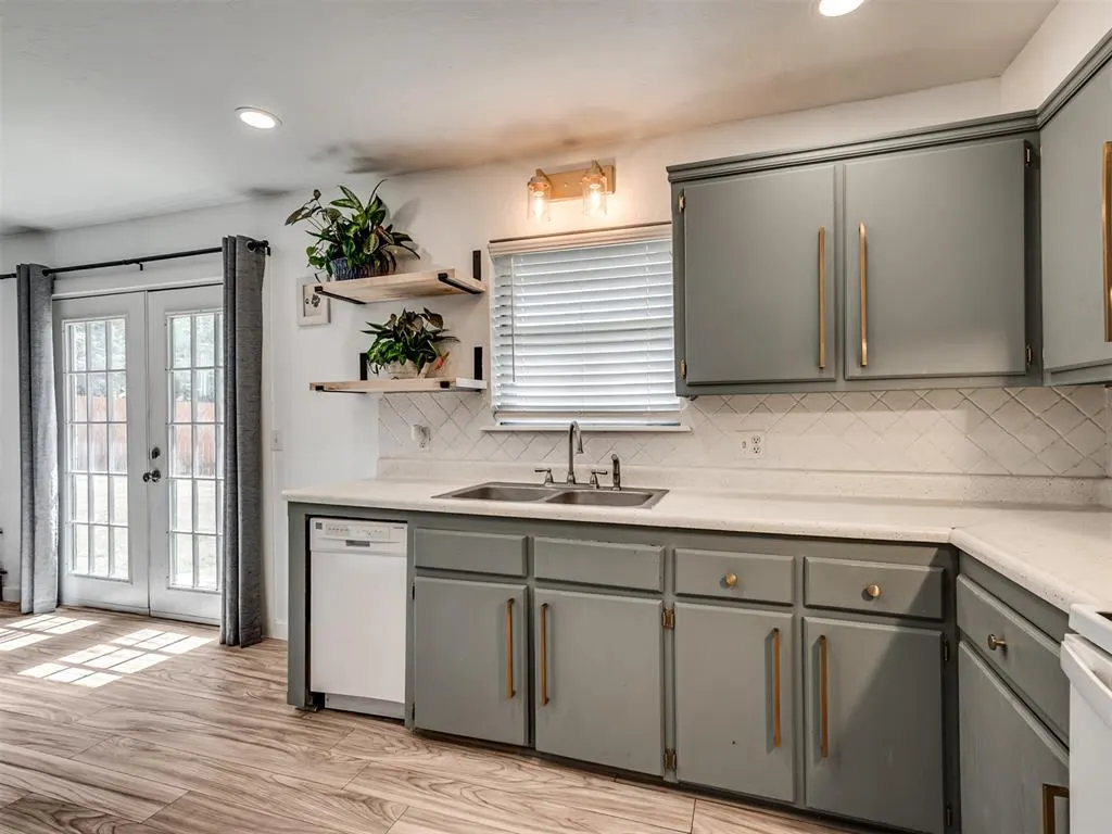 Photo 10 — 3216 E Noble Drive, Edmond, OK 73034