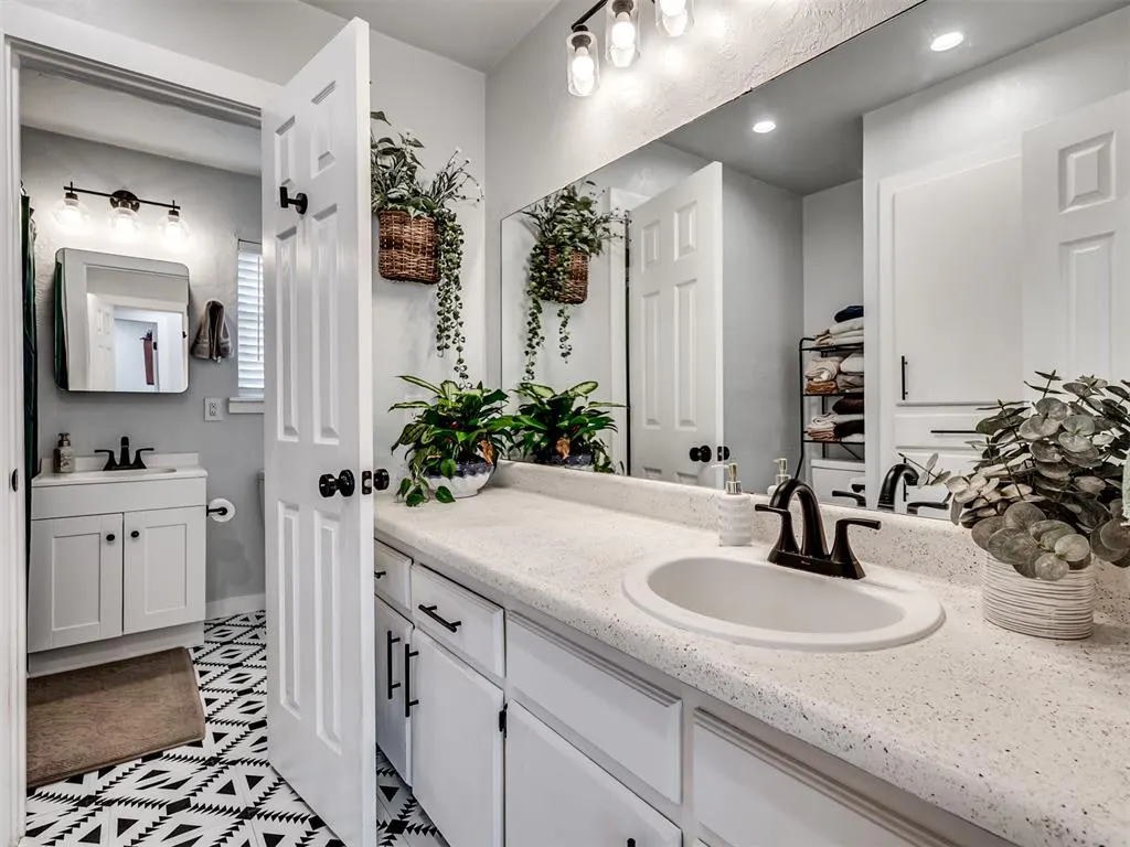 Photo 14 — 3216 E Noble Drive, Edmond, OK 73034
