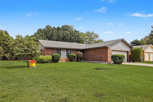Photo 2 — 521 Cherryvale Road, Edmond, OK 73003