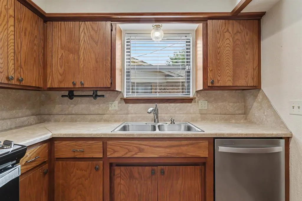 Photo 9 — 521 Cherryvale Road, Edmond, OK 73003