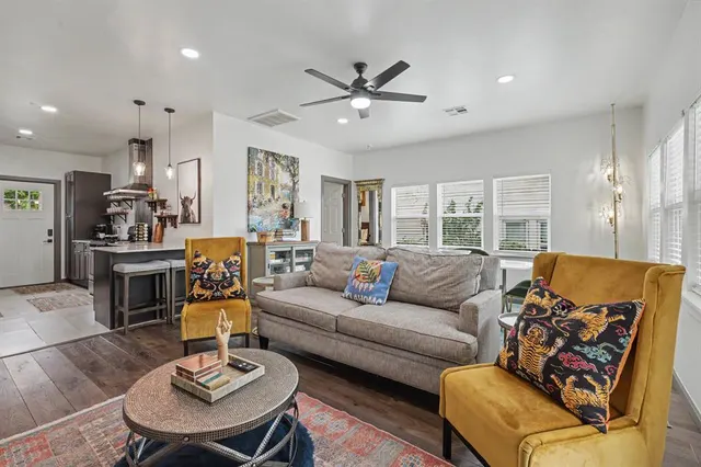Photo 2 — 814 NW 34th Street, Oklahoma City, OK 73118
