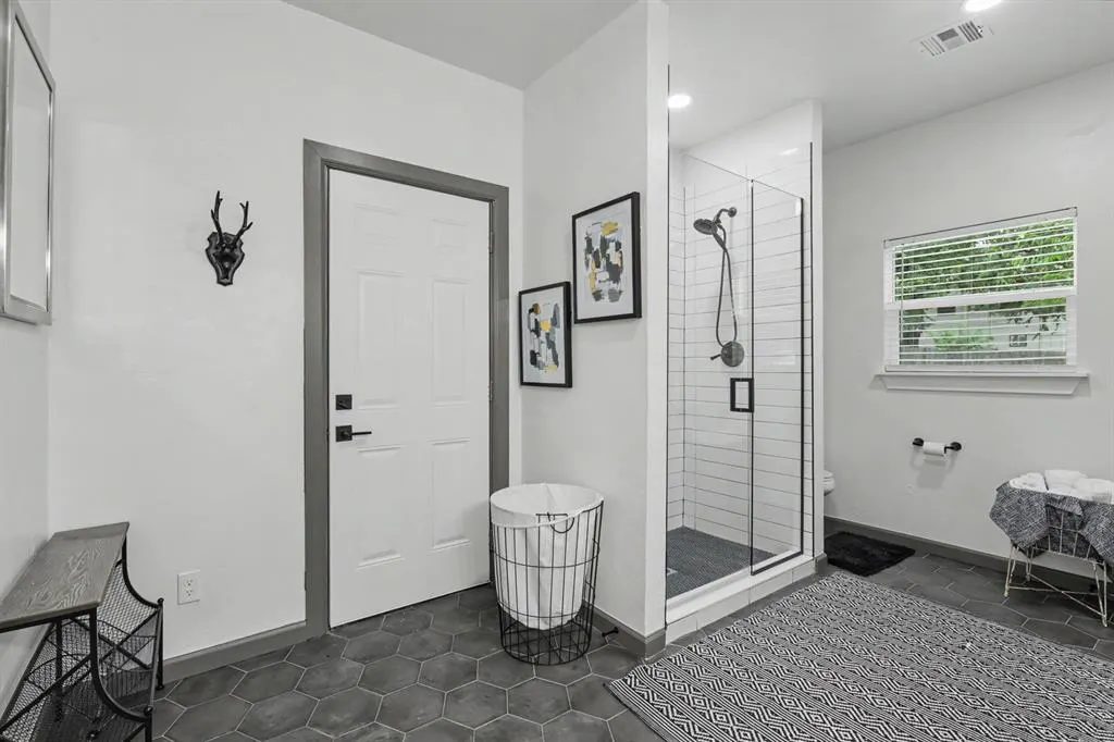 Photo 5 — 814 NW 34th Street, Oklahoma City, OK 73118