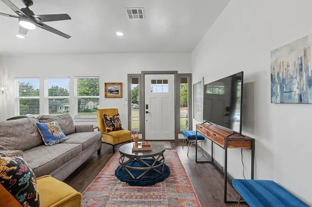 Photo 6 — 814 NW 34th Street, Oklahoma City, OK 73118