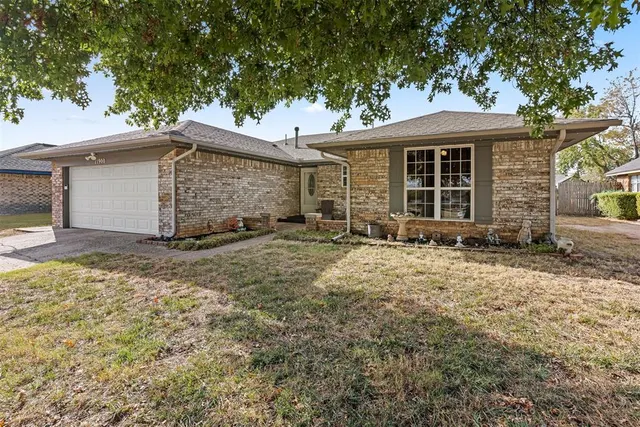 Photo 3 — 11900 Sagamore Drive, Yukon, OK 73099