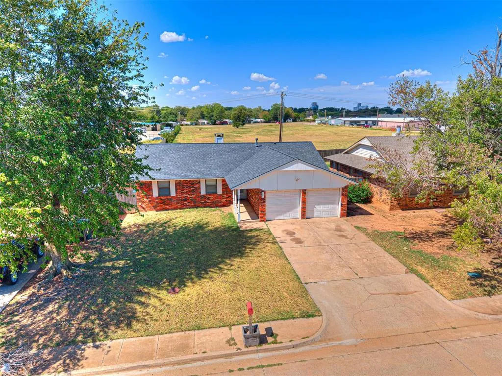 Photo 3 — 601 Crown Drive, Yukon, OK 73099
