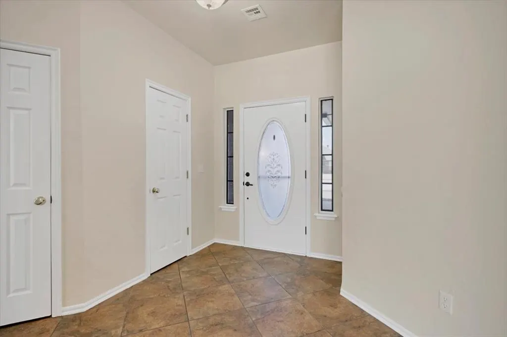 Photo 3 — 808 W Vickery Avenue, Yukon, OK 73099