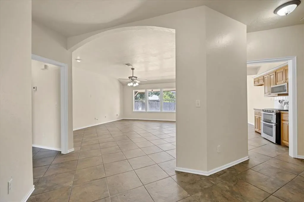 Photo 4 — 808 W Vickery Avenue, Yukon, OK 73099