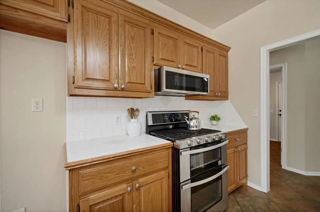 Photo 10 — 808 W Vickery Avenue, Yukon, OK 73099