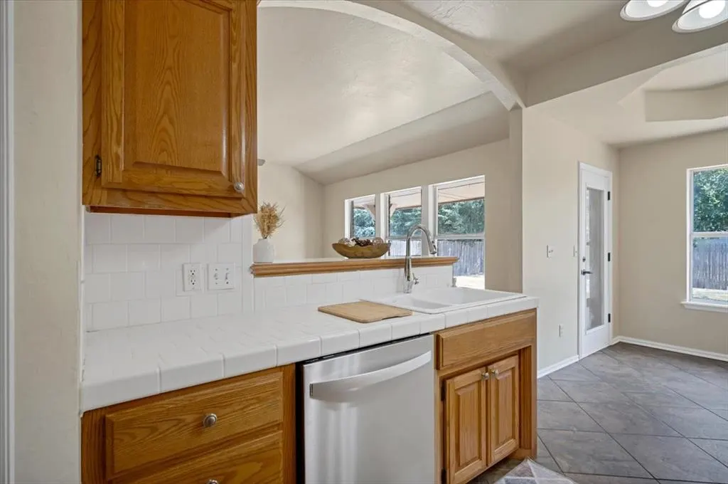 Photo 11 — 808 W Vickery Avenue, Yukon, OK 73099