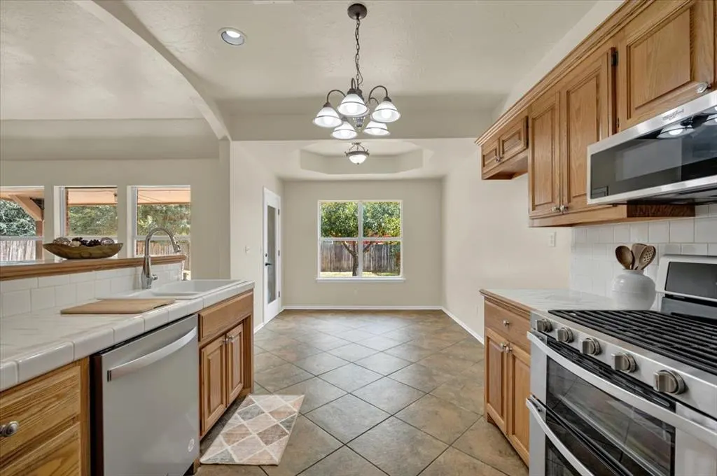 Photo 12 — 808 W Vickery Avenue, Yukon, OK 73099