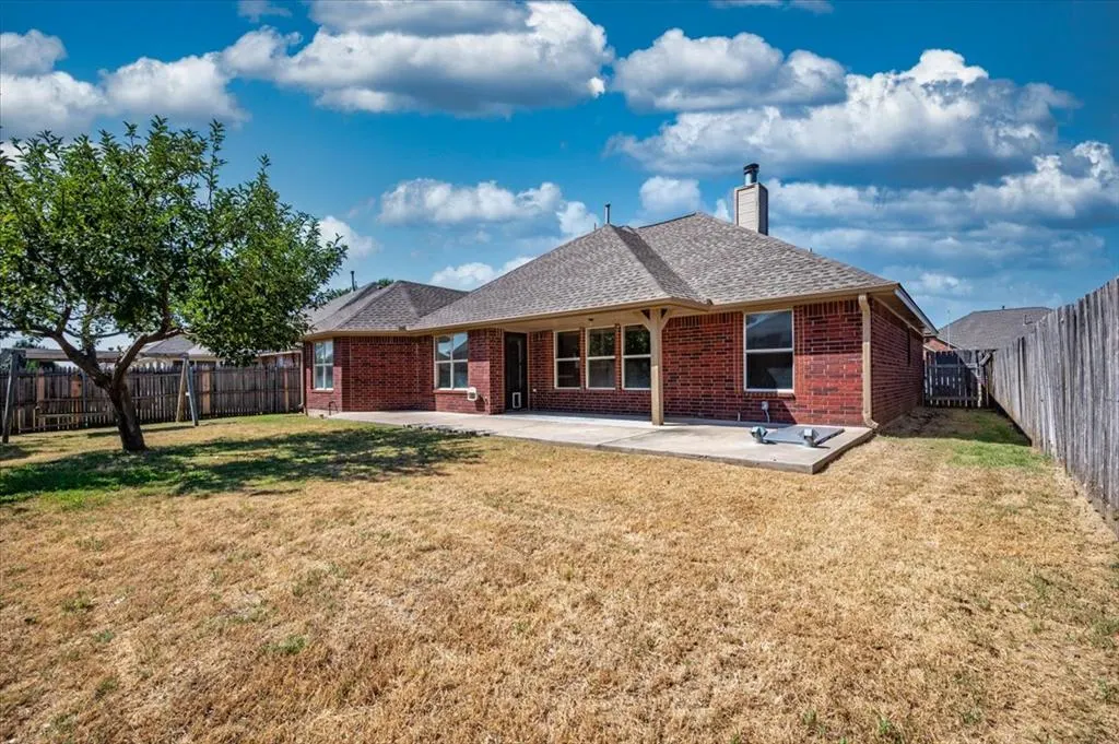 Photo 32 — 808 W Vickery Avenue, Yukon, OK 73099