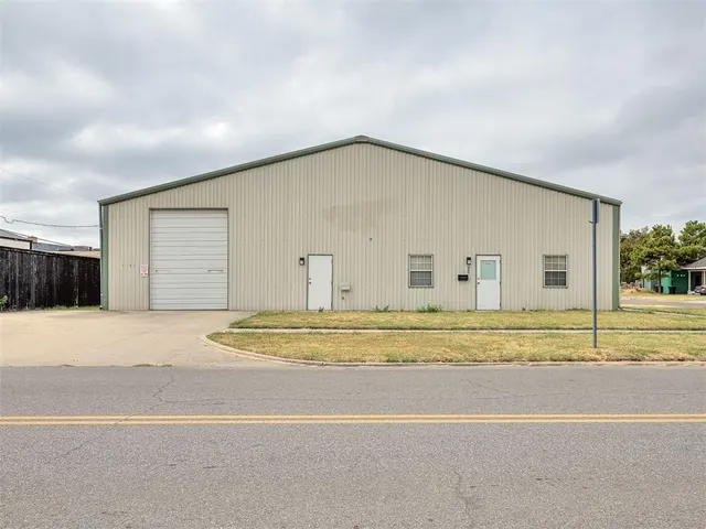 Photo 5 — 220 N Crawford Avenue, Norman, OK 73069