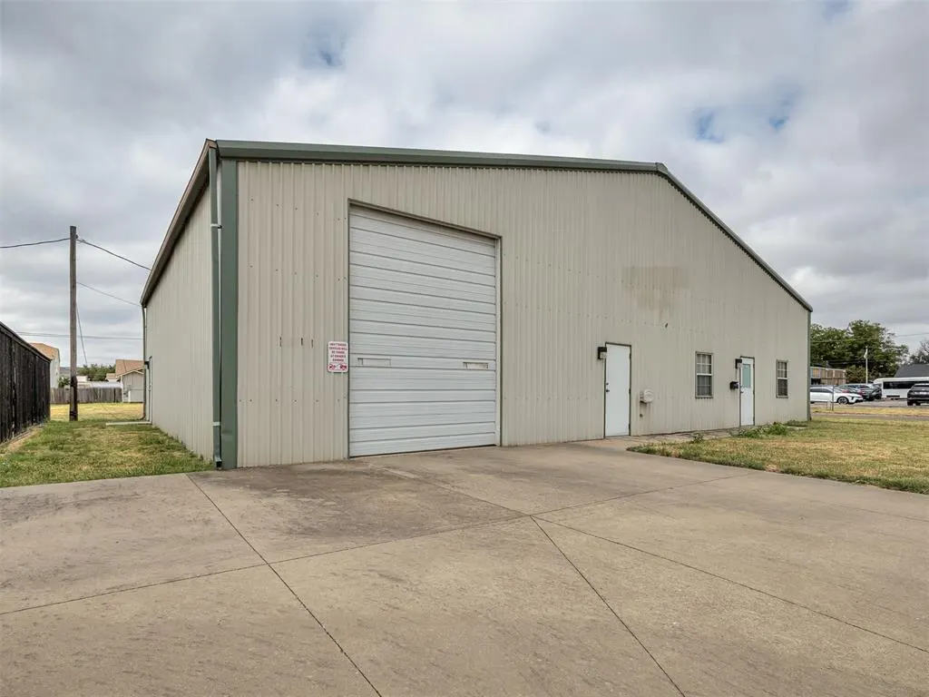 Photo 7 — 220 N Crawford Avenue, Norman, OK 73069