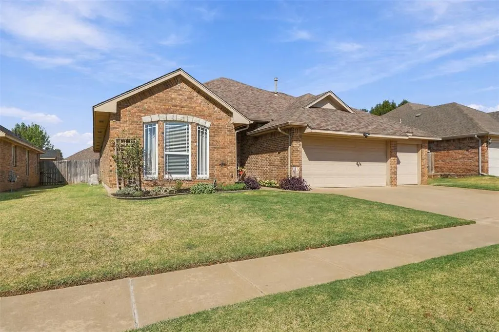 Photo 3 — 745 Dana Drive, Yukon, OK 73099