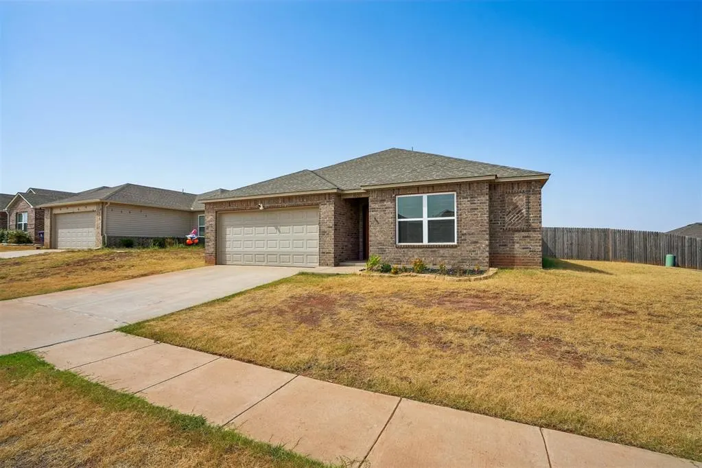 Photo 2 — 10005 Ruger Road, Yukon, OK 73099