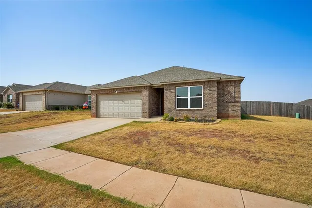 Photo 2 — 10005 Ruger Road, Yukon, OK 73099