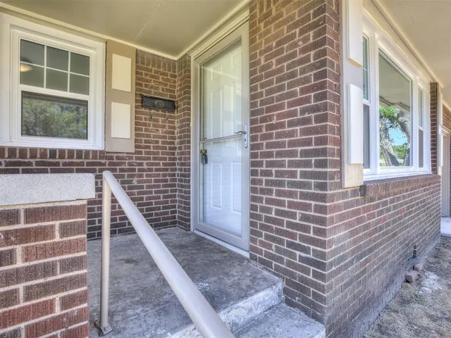 Photo 2 — 1900 Sheffield Road, Oklahoma City, OK 73120