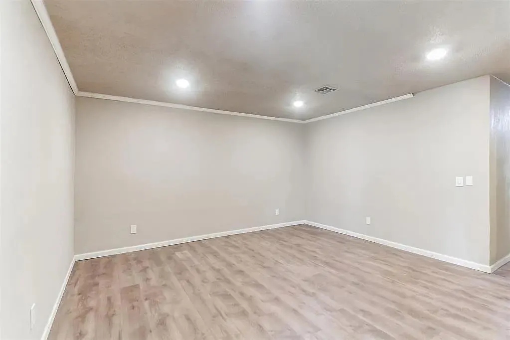 Photo 8 — 109 W Shadywood Drive, Midwest City, OK 73110