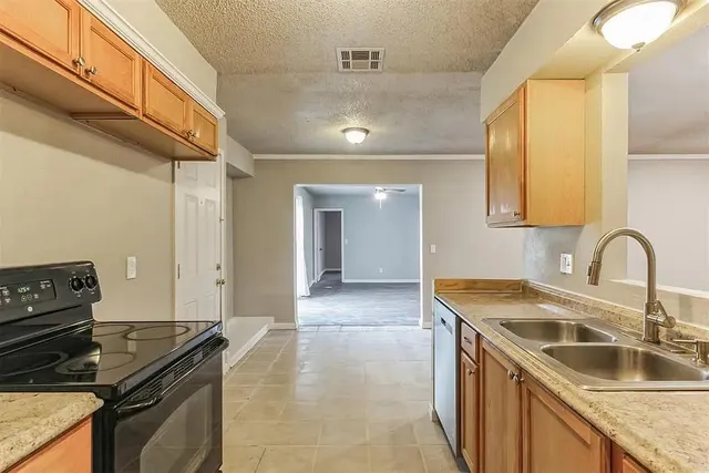 Photo 2 — 109 W Shadywood Drive, Midwest City, OK 73110
