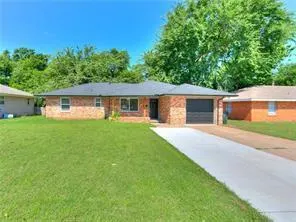 Front exterior — 1620 Chautauqua Avenue, Norman, OK 73072