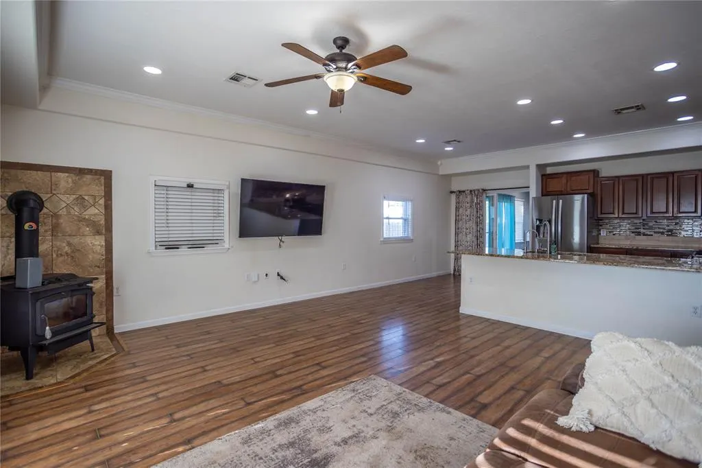 Photo 3 — 118 N 11th Street, Thomas, OK 73669