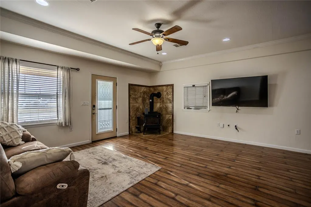 Photo 4 — 118 N 11th Street, Thomas, OK 73669