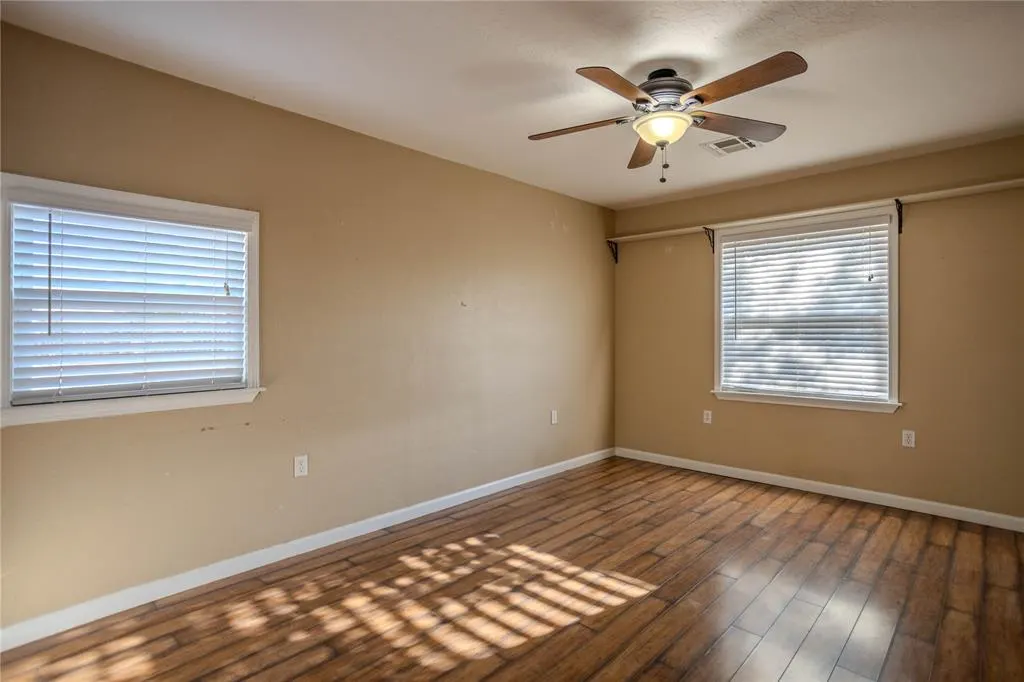 Photo 11 — 118 N 11th Street, Thomas, OK 73669