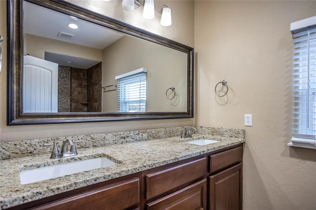 Photo 13 — 118 N 11th Street, Thomas, OK 73669