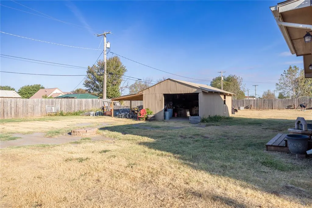 Photo 18 — 118 N 11th Street, Thomas, OK 73669