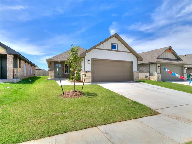 Photo 2 — 1104 SW 139th Terrace, Oklahoma City, OK 73170