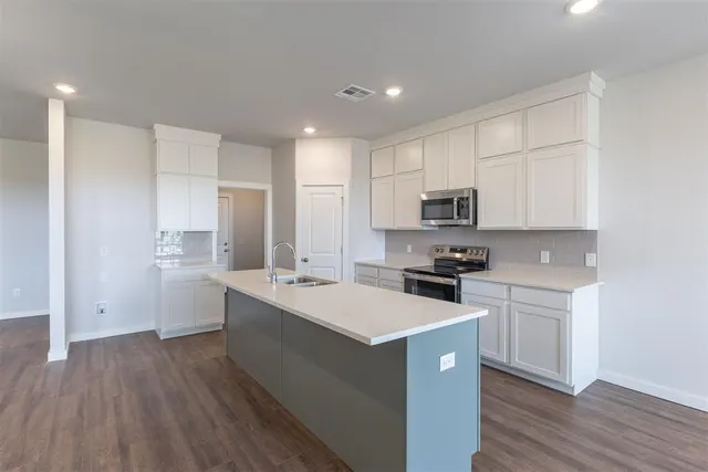 Photo 4 — 1721 Elm Circle, Tuttle, OK 73089