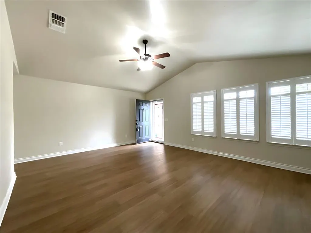 Photo 3 — 724 Humming Fish Drive, Norman, OK 73069