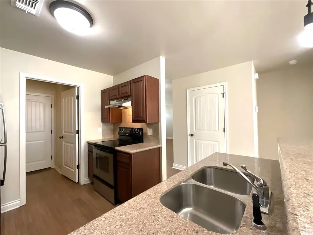 Photo 8 — 724 Humming Fish Drive, Norman, OK 73069