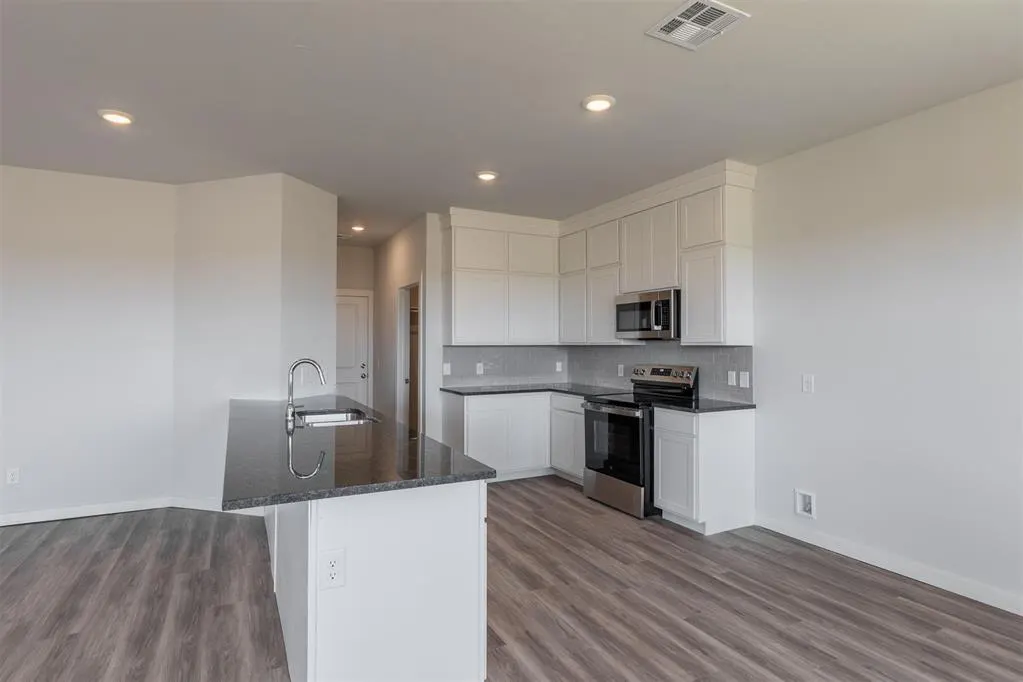 Photo 4 — 1725 Elm Circle, Tuttle, OK 73089