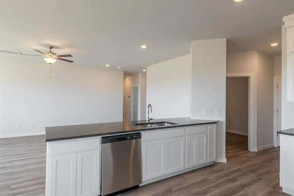 Photo 6 — 1725 Elm Circle, Tuttle, OK 73089