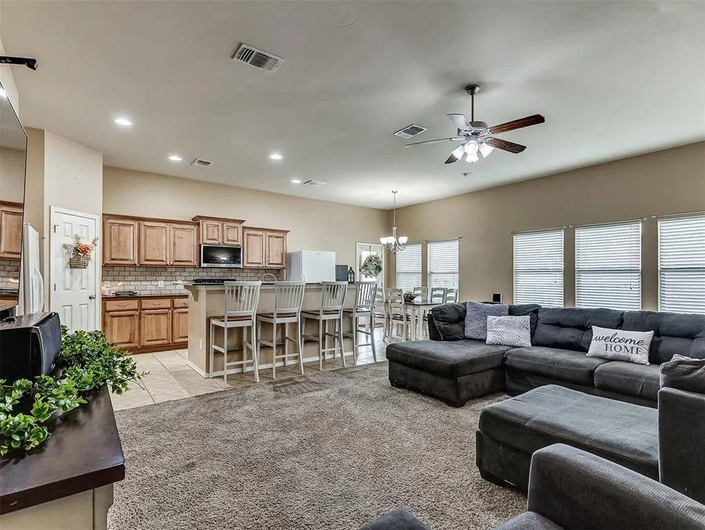 Photo 5 — 2501 Fawn Lily Road, Oklahoma City, OK 73128