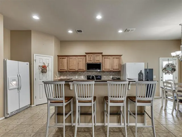 Photo 7 — 2501 Fawn Lily Road, Oklahoma City, OK 73128