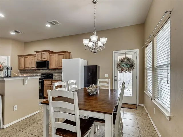 Photo 8 — 2501 Fawn Lily Road, Oklahoma City, OK 73128