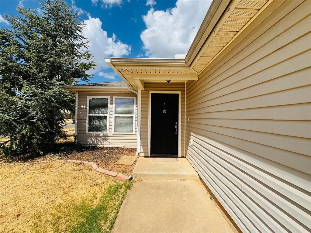 Photo 2 — 1829 NW 146th Street, Edmond, OK 73013