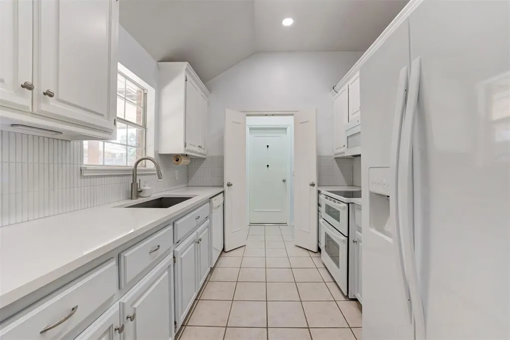 Photo 12 — 11400 Glade Avenue, Oklahoma City, OK 73162