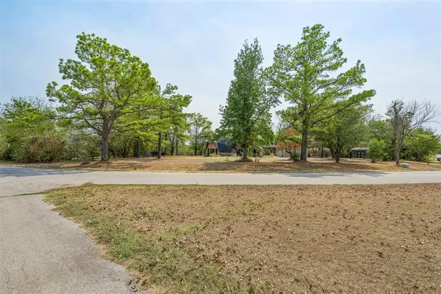 Photo 2 — 201 Skyridge Trail, Noble, OK 73068