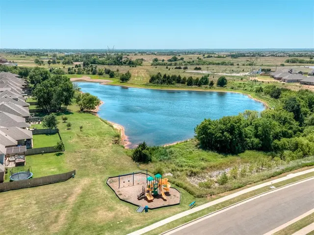 Photo 2 — 9040 NW 142nd Street, Yukon, OK 73099