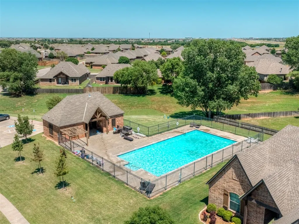 Photo 3 — 9040 NW 142nd Street, Yukon, OK 73099