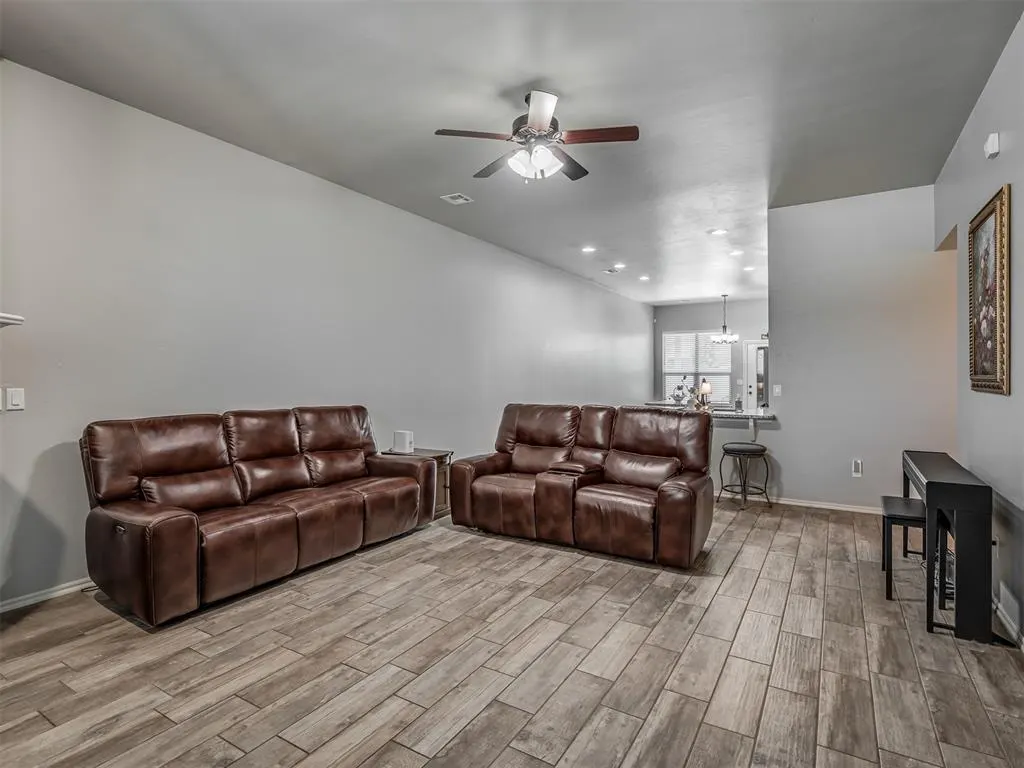 Photo 6 — 9040 NW 142nd Street, Yukon, OK 73099