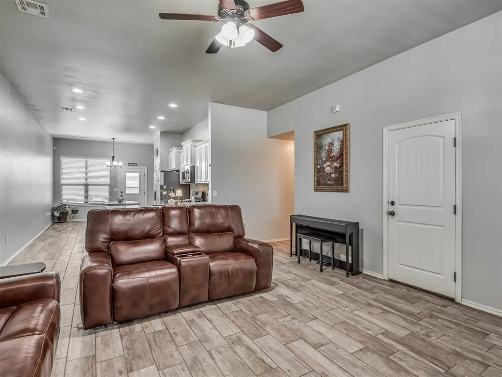 Photo 7 — 9040 NW 142nd Street, Yukon, OK 73099