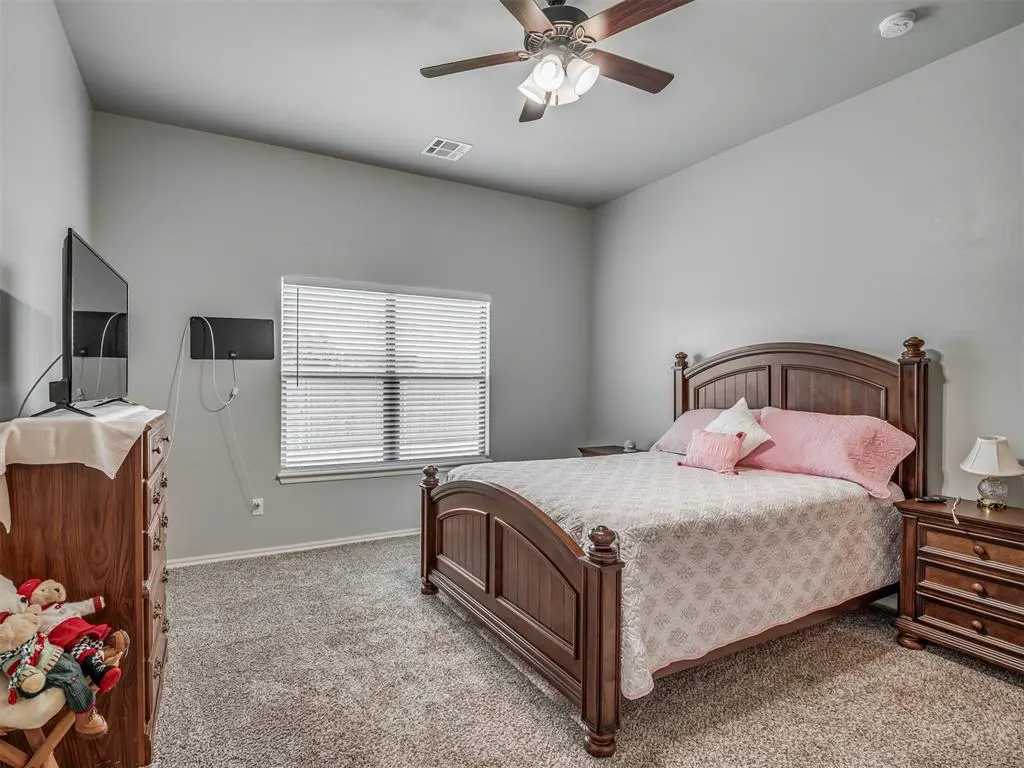 Photo 21 — 9040 NW 142nd Street, Yukon, OK 73099