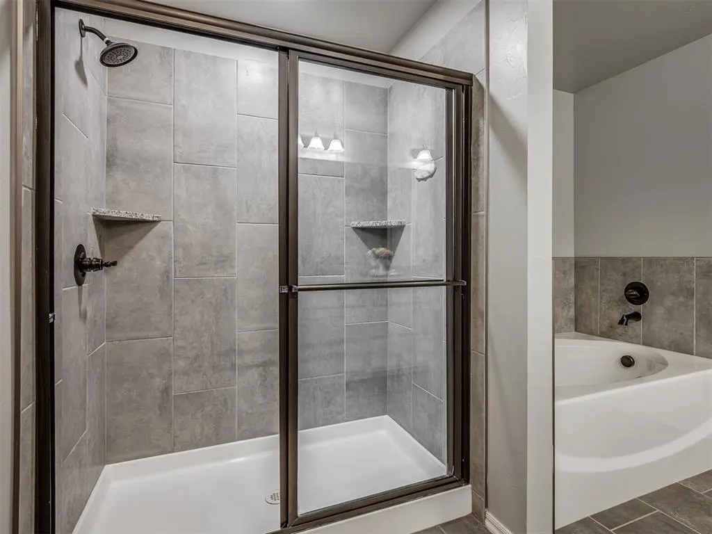 Photo 25 — 9040 NW 142nd Street, Yukon, OK 73099