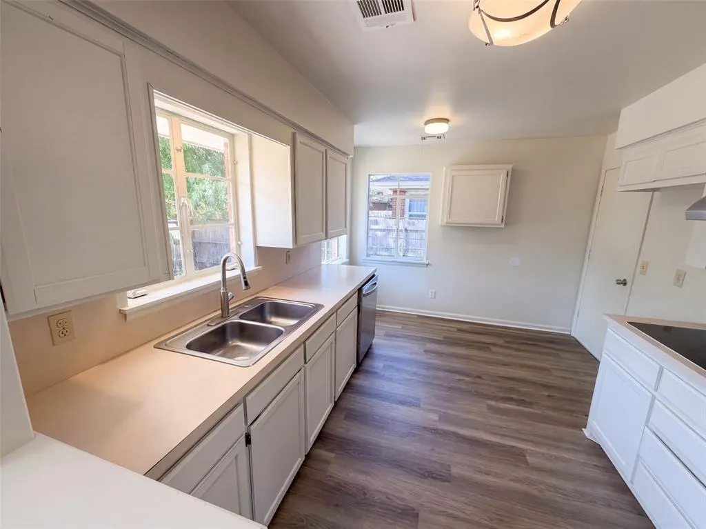 Photo 7 — 1212 SW 54th Street, Oklahoma City, OK 73109